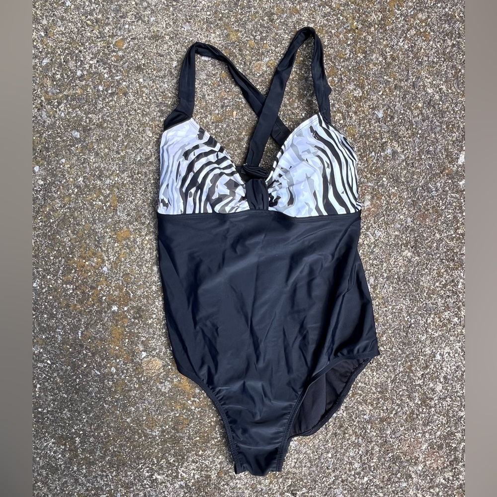 CATALINA WOMENS 3X BLACK & WHITE ONE PIECE SWIMSUIT